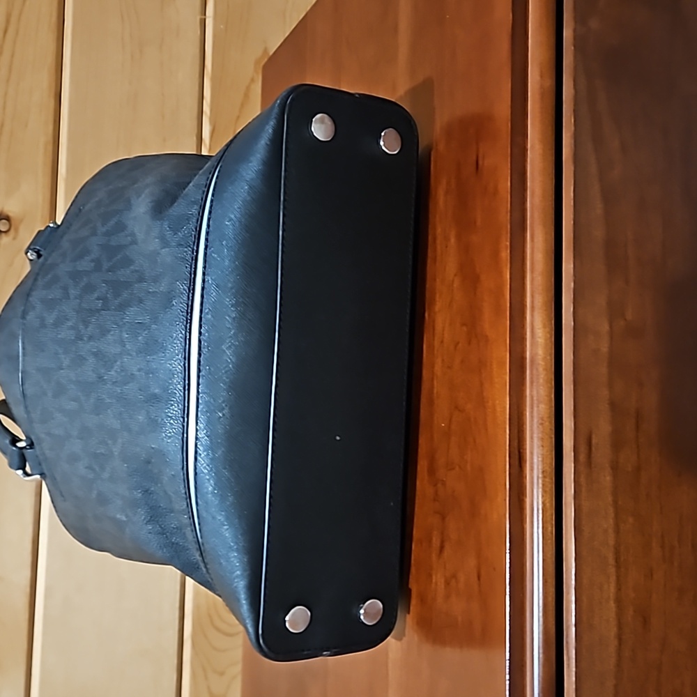 Handbag - Picture 3 of 6
